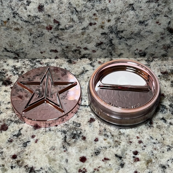 Jeffree Star Caramel Luminous Setting Powder - Picture 3 of 7